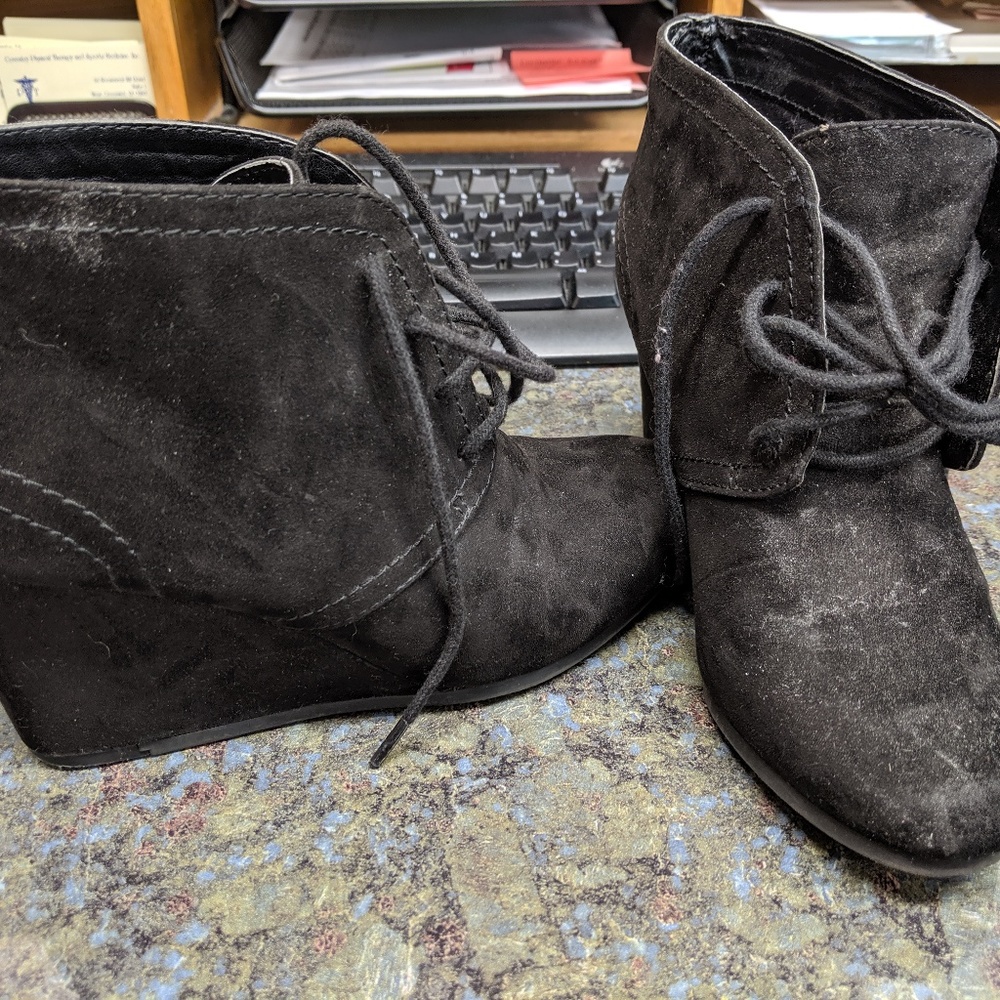 Black Wedges
